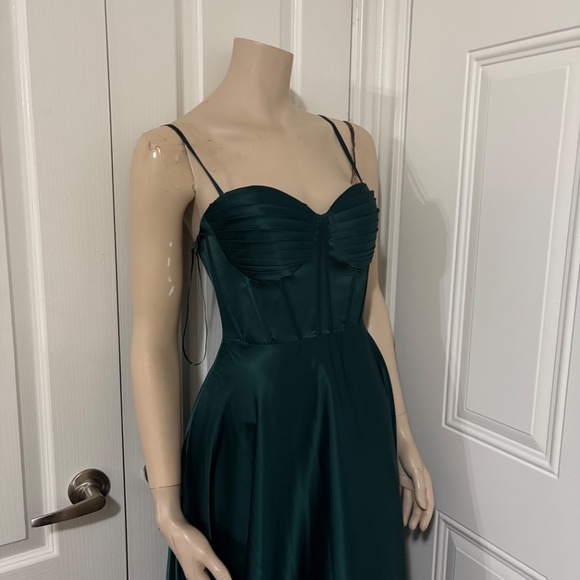 Dress - Picture 3 of 6